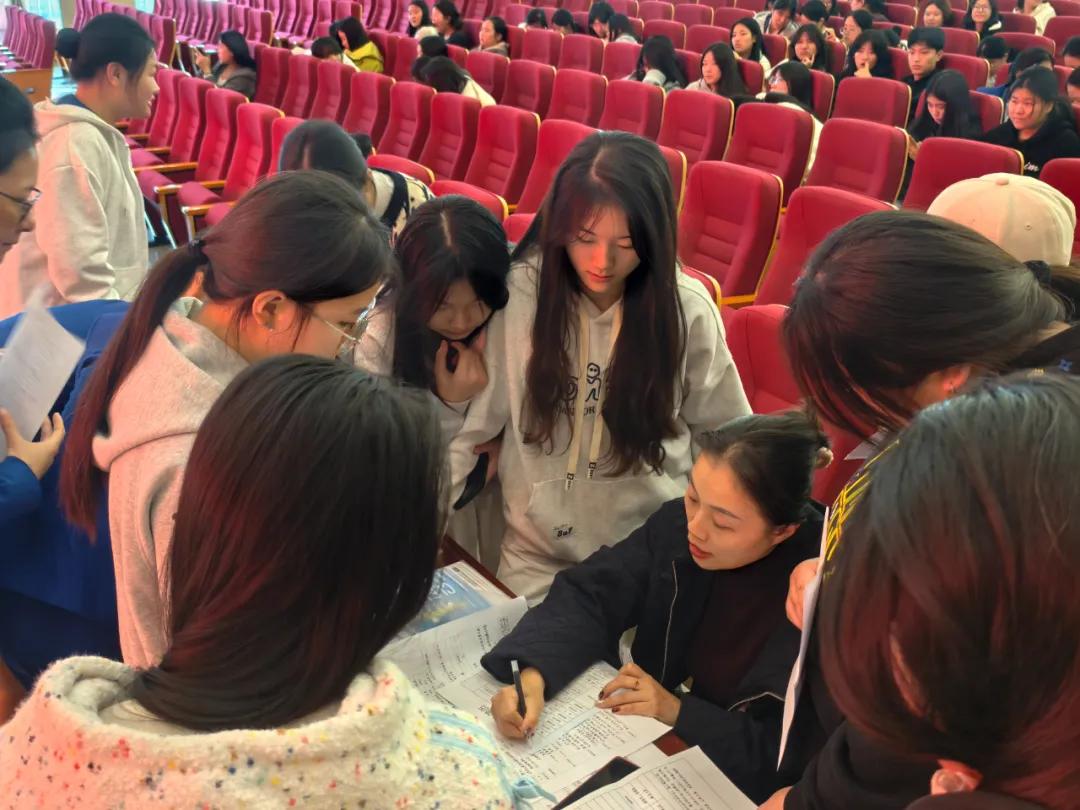 学校推进开云在线登录官方网入口进校园活动走深走实