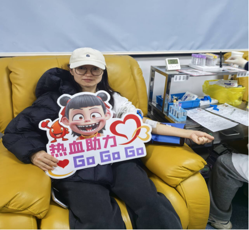 热血暖寒冬 师者显担当 ——我校老师踊跃参加无偿献血