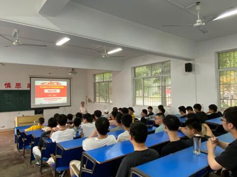两会.jpg